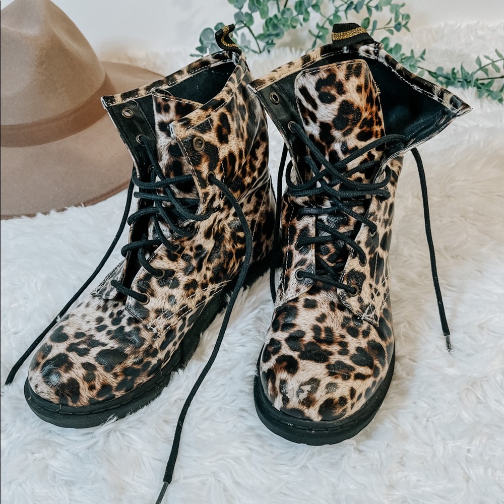 Cheetah print combat boots cutie cutesss size 7.5